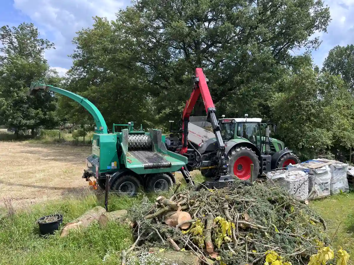 houthakselaar voor takken en bomen 